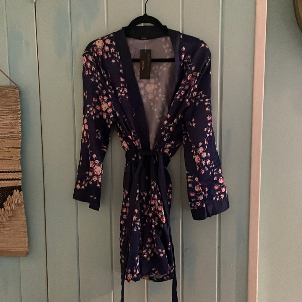 Morgan Lane FabFitFun floral robe navy s/m